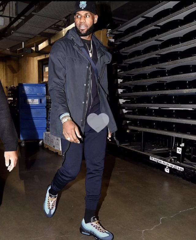 RMC：巴黎大巴被毕包球迷石块袭击，所幸并无人员受伤（RMC：毕包球迷向巴黎大巴投掷石块，所幸无人受伤）