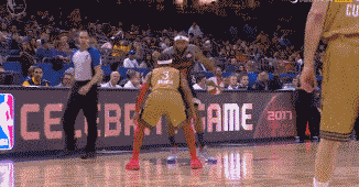 回忆杀！维埃里社媒晒照，大罗、巴乔、狼王等巨星聚餐（回忆满满！维埃里社媒晒合影：大罗、巴乔与狼王等传奇同桌聚餐）