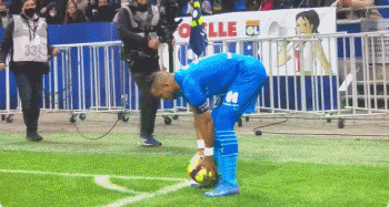 罗马转会受阻，迪巴拉不开心，佩莱格里尼在内，多人伤病成疑（罗马引援受挫，迪巴拉不满，佩莱格里尼等多将伤情存疑）