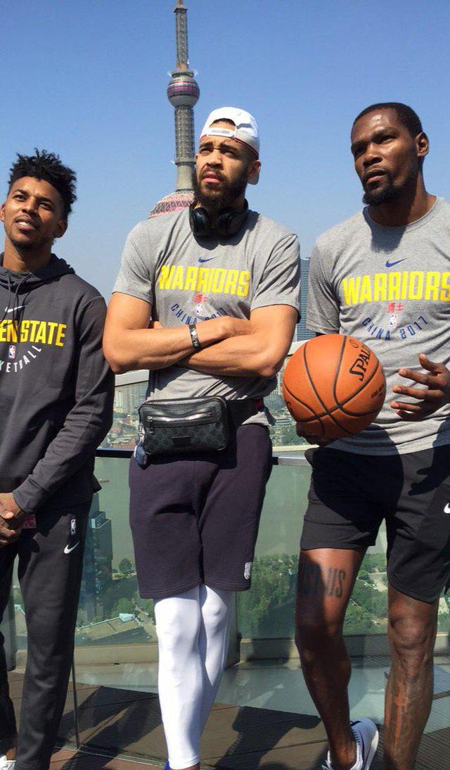 博主：梅西不是突然造访诺坎普的，阿根廷队正在西班牙集训（博主称梅西游诺坎普非临时起意，阿根廷队正于西班牙集训）