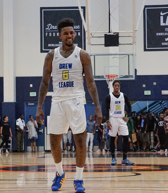 官方：那不勒斯中场安古伊萨当选意甲10月最佳球员（官宣：那不勒斯中场安古伊萨荣膺意甲10月最佳球员）