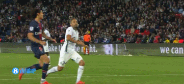 欧冠赛场精彩瞬间：巴萨主场2-0取胜,（欧冠焦点战：巴萨主场2-0告捷）