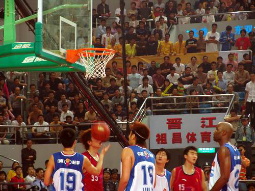 皮耶罗：尤文下半场暴露了意大利足球普遍问题，比赛节奏变慢（德尔皮耶罗：尤文易边后凸显意大利足球通病，比赛节奏明显放缓）